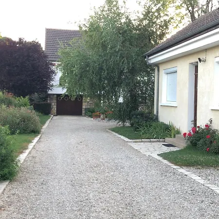 Halte Saltusienne Apartment Saint-Julien-du-Sault Exterior photo